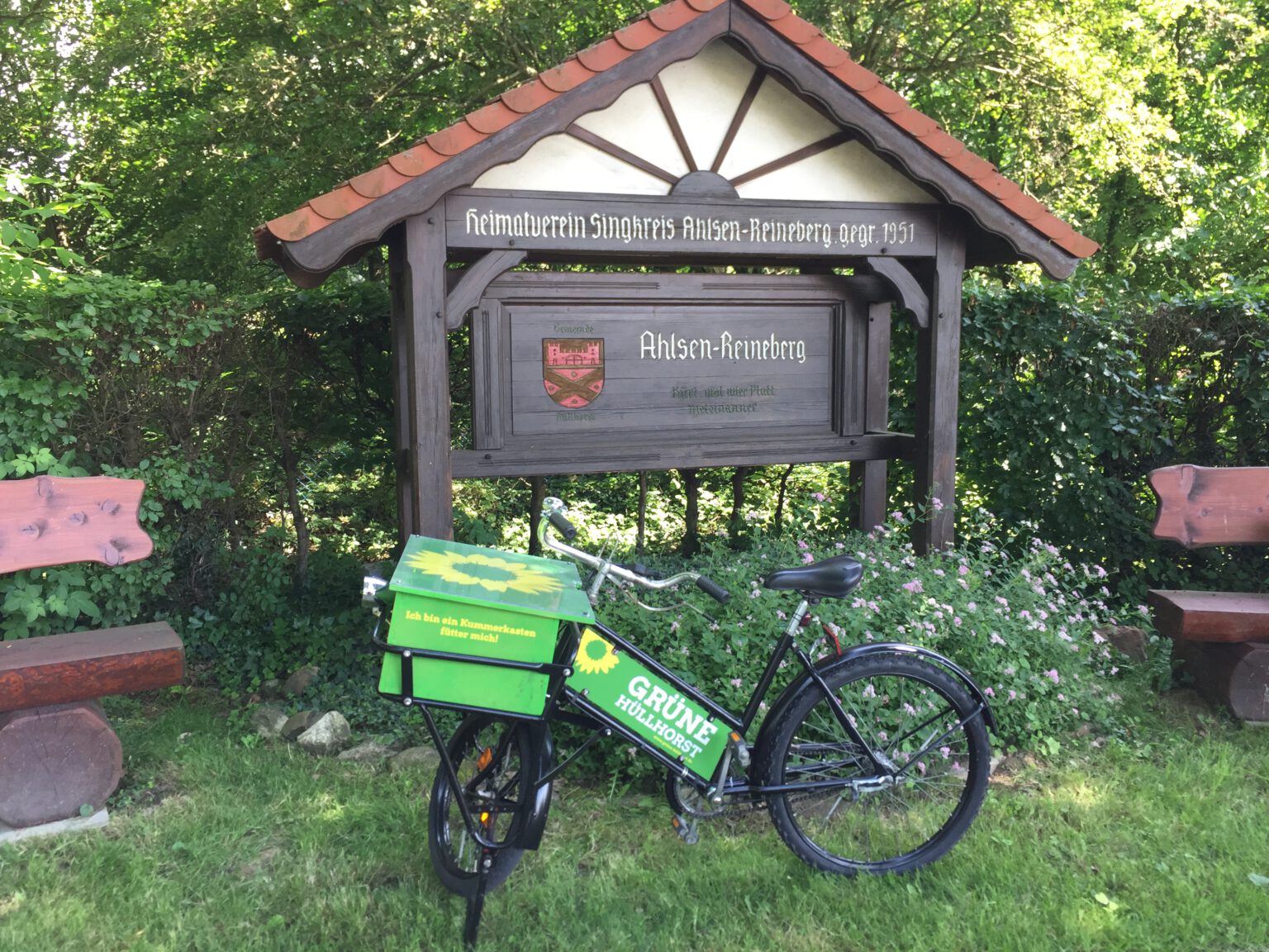 Kummerkasten aufgestellt (es ist natürlich ein Fahrrad